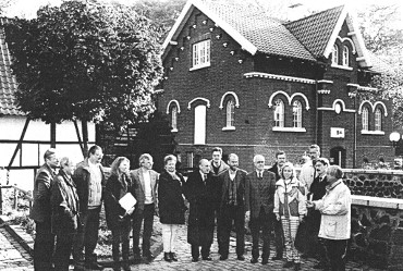 Gruppenbild der Besucher auf der Mhlenseite