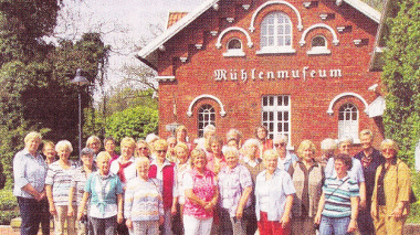 ProMusica Gruppenbild vor dem Museum