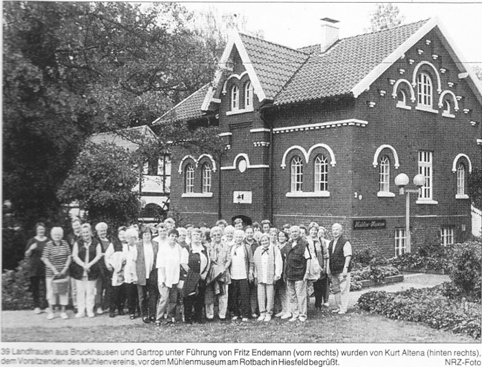 Gruppenbild Landfrauen vor dem Museum