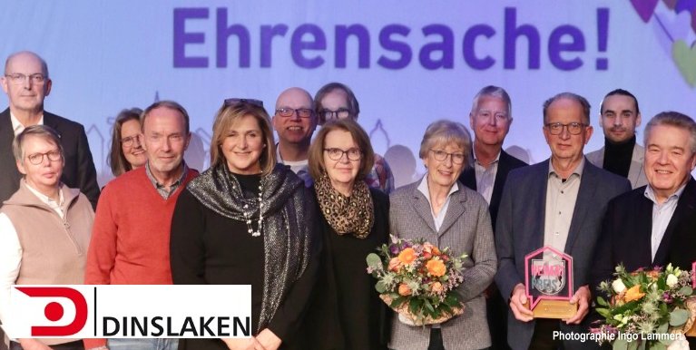 Ehrung auf der Bhne mit Brgermeisterin