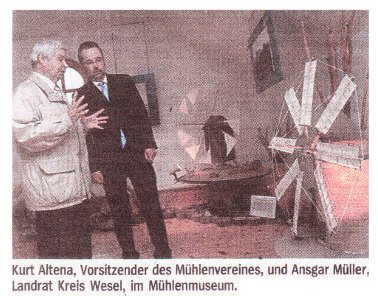 Der Landrat und Kurt bei einer Privatfhrung durchs Museum