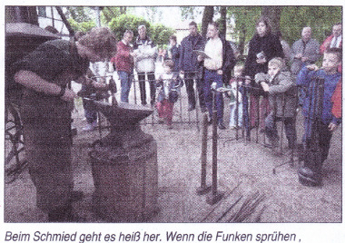 beim Schmied sprühen die Funken