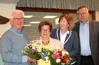 Mitgliederversammlung 2019 Dank an Heinz und Siglinde Siemenowski